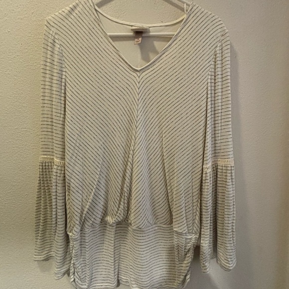 Knox Rose Cream Bell Sleeve Blouse Relaxed Fit - Picture 1 of 5